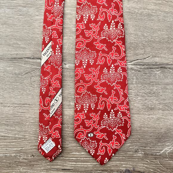 Valentino Cravatte Red Neck Tie Paisley Designer Italy Men's Suit - Picture 1 of 4